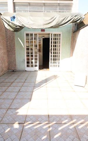 Casa à venda com 400m², 6 quartos e 4 vagasFachada