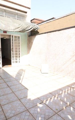 Casa à venda com 400m², 6 quartos e 4 vagasFachada