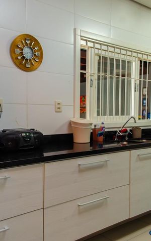 Casa à venda com 300m², 3 quartos e 4 vagas Casa à venda com 300m², 3 quartos e 4 vagasCozinha