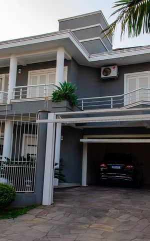 Casa à venda com 300m², 3 quartos e 4 vagas Casa à venda com 300m², 3 quartos e 4 vagasFachada