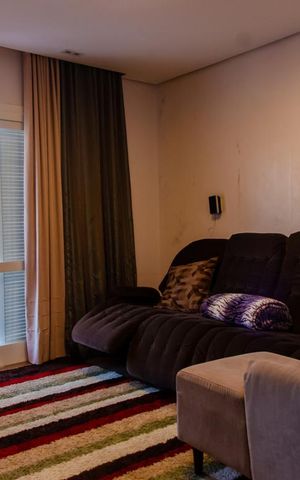 Casa à venda com 300m², 3 quartos e 4 vagas Casa à venda com 300m², 3 quartos e 4 vagasSala de TV