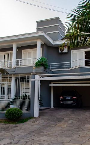 Casa à venda com 300m², 3 quartos e 4 vagas Casa à venda com 300m², 3 quartos e 4 vagasFachada