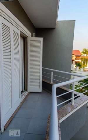 Casa à venda com 300m², 3 quartos e 4 vagas Casa à venda com 300m², 3 quartos e 4 vagasSacada da Suíte