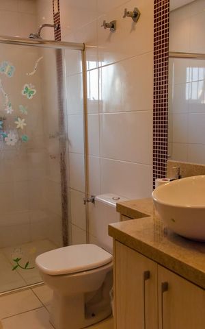 Casa à venda com 300m², 3 quartos e 4 vagas Casa à venda com 300m², 3 quartos e 4 vagasBanheiro Social