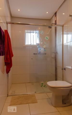 Casa à venda com 300m², 3 quartos e 4 vagas Casa à venda com 300m², 3 quartos e 4 vagasBanheiro Social