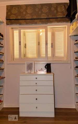 Casa à venda com 300m², 3 quartos e 4 vagas Casa à venda com 300m², 3 quartos e 4 vagasCloset