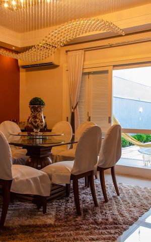 Casa à venda com 300m², 3 quartos e 4 vagas Casa à venda com 300m², 3 quartos e 4 vagasSala