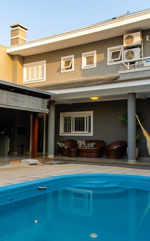Casa à venda com 300m², 3 quartos e 4 vagas Casa à venda com 300m², 3 quartos e 4 vagasÁrea Externa