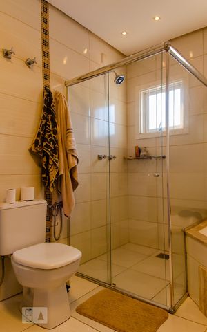 Casa à venda com 300m², 3 quartos e 4 vagas Casa à venda com 300m², 3 quartos e 4 vagasBanheiro da Suíte