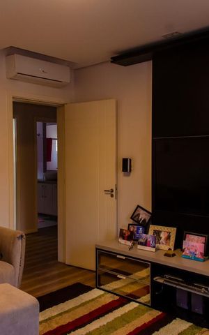 Casa à venda com 300m², 3 quartos e 4 vagas Casa à venda com 300m², 3 quartos e 4 vagasSala de TV