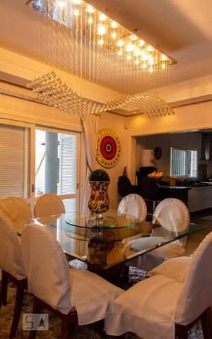 Casa à venda com 300m², 3 quartos e 4 vagas Casa à venda com 300m², 3 quartos e 4 vagasDetalhe Sala