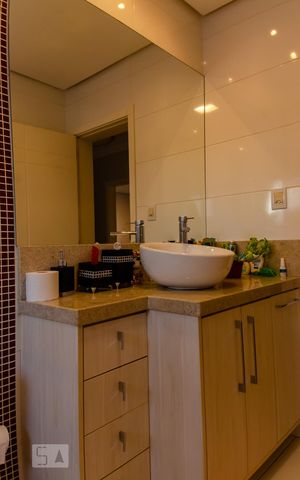 Casa à venda com 300m², 3 quartos e 4 vagas Casa à venda com 300m², 3 quartos e 4 vagasBanheiro Social