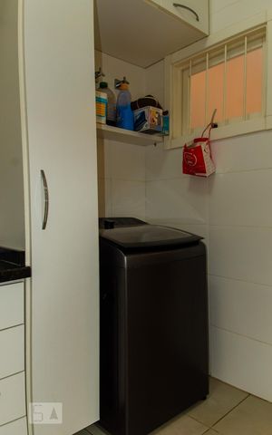 Casa à venda com 300m², 3 quartos e 4 vagas Casa à venda com 300m², 3 quartos e 4 vagasÁrea de Serviço