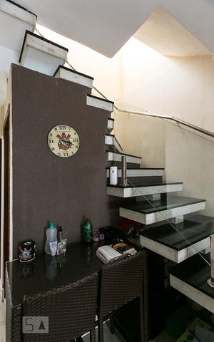 Casa à venda com 180m², 3 quartos e 2 vagasSala