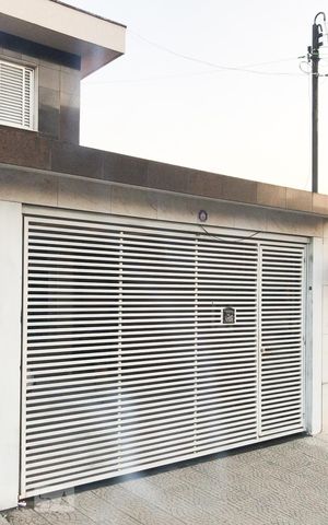 Casa à venda com 180m², 3 quartos e 2 vagasFachada