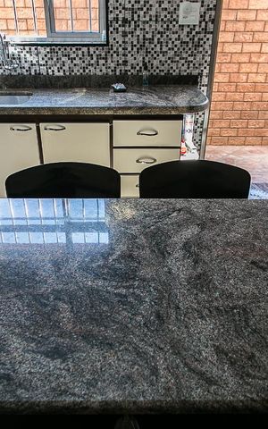 Casa à venda com 180m², 3 quartos e 2 vagasCozinha - Mesa