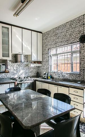 Casa à venda com 180m², 3 quartos e 2 vagasCozinha