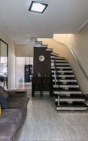 Casa à venda com 180m², 3 quartos e 2 vagasSala