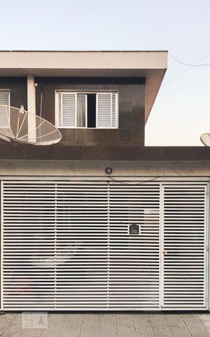 Casa à venda com 180m², 3 quartos e 2 vagasFachada