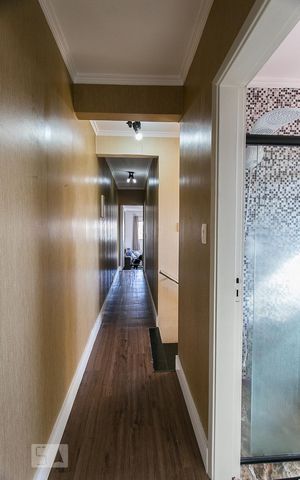 Casa à venda com 180m², 3 quartos e 2 vagasCorredor