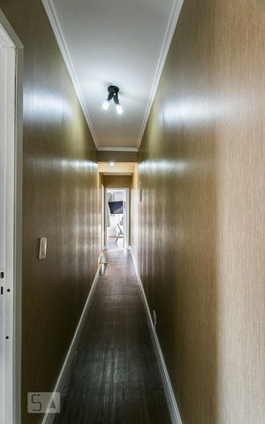 Casa à venda com 180m², 3 quartos e 2 vagasCorredor