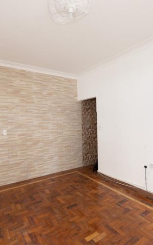 Casa à venda com 150m², 2 quartos e 3 vagas Casa à venda com 150m², 2 quartos e 3 vagasSala