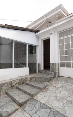 Casa à venda com 150m², 2 quartos e 3 vagas Casa à venda com 150m², 2 quartos e 3 vagasGaragem