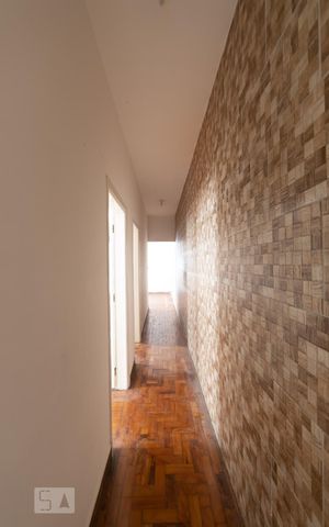Casa à venda com 150m², 2 quartos e 3 vagas Casa à venda com 150m², 2 quartos e 3 vagas
Corredor