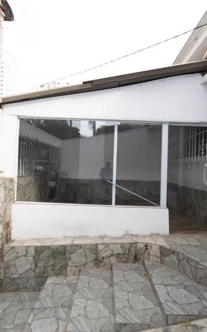 Casa à venda com 150m², 2 quartos e 3 vagas Casa à venda com 150m², 2 quartos e 3 vagasGaragem