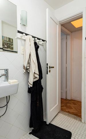 Apartamento à venda com 80m², 2 quartos e 1 vaga Apartamento à venda com 80m², 2 quartos e 1 vagaBanheiro