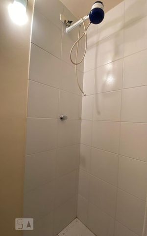 Casa para alugar com 412m², 5 quartos e 2 vagas Casa para alugar com 412m², 5 quartos e 2 vagasBanheiro de Serviço 2