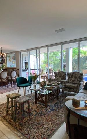 Casa para alugar com 412m², 5 quartos e 2 vagas Casa para alugar com 412m², 5 quartos e 2 vagasSala de Estar