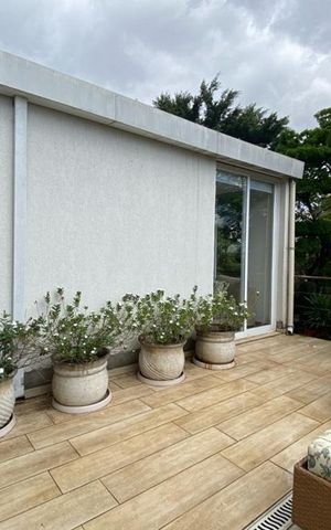 Casa para alugar com 412m², 5 quartos e 2 vagas Casa para alugar com 412m², 5 quartos e 2 vagasVaranda
