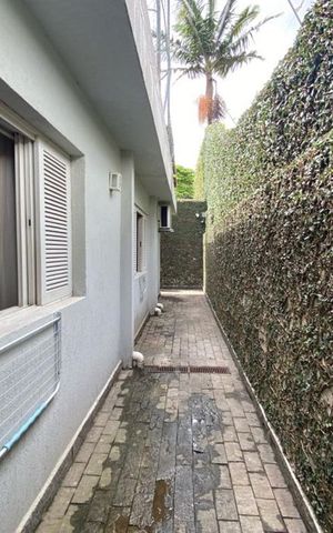 Casa para alugar com 412m², 5 quartos e 2 vagas Casa para alugar com 412m², 5 quartos e 2 vagasCorredor