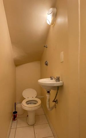 Casa para alugar com 412m², 5 quartos e 2 vagas Casa para alugar com 412m², 5 quartos e 2 vagasBanheiro de Serviço 2