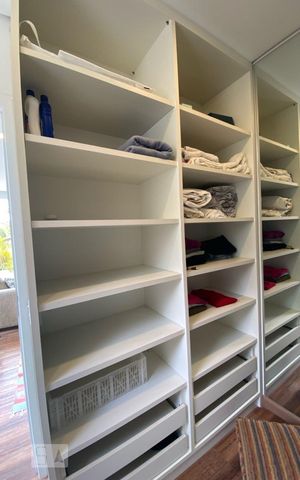 Casa para alugar com 412m², 5 quartos e 2 vagas Casa para alugar com 412m², 5 quartos e 2 vagasCloset da Suíte 1