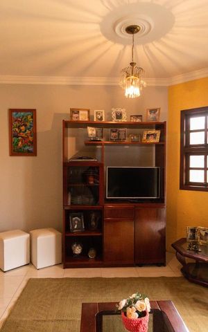 Casa à venda com 475m², 4 quartos e 5 vagas Casa à venda com 475m², 4 quartos e 5 vagasSala
