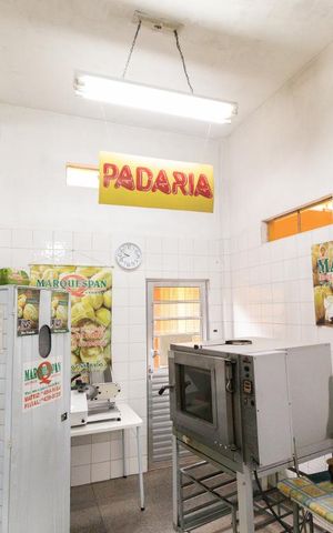 Casa à venda com 475m², 4 quartos e 5 vagas Casa à venda com 475m², 4 quartos e 5 vagasLoja