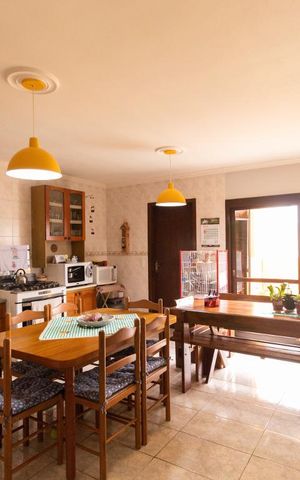 Casa à venda com 475m², 4 quartos e 5 vagas Casa à venda com 475m², 4 quartos e 5 vagasCozinha