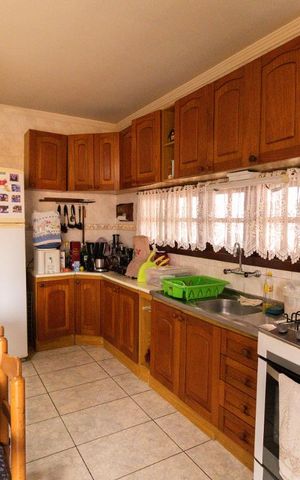 Casa à venda com 475m², 4 quartos e 5 vagas Casa à venda com 475m², 4 quartos e 5 vagasCozinha