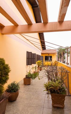 Casa à venda com 475m², 4 quartos e 5 vagas Casa à venda com 475m², 4 quartos e 5 vagasSacada