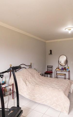 Casa à venda com 475m², 4 quartos e 5 vagas Casa à venda com 475m², 4 quartos e 5 vagasQuarto 1