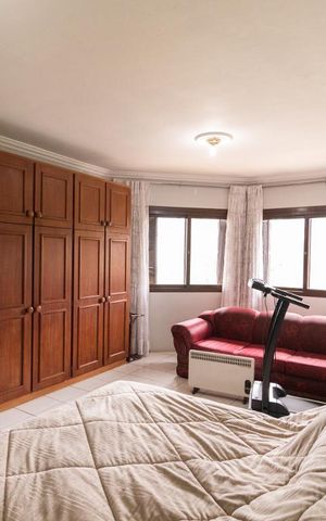 Casa à venda com 475m², 4 quartos e 5 vagas Casa à venda com 475m², 4 quartos e 5 vagasQuarto 1
