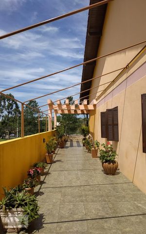 Casa à venda com 475m², 4 quartos e 5 vagas Casa à venda com 475m², 4 quartos e 5 vagasSacada