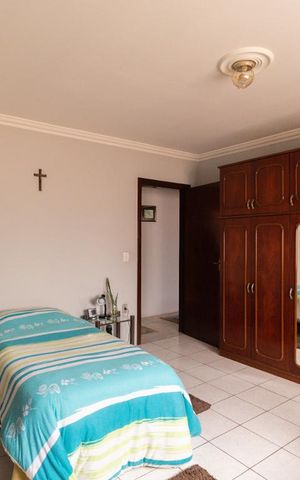 Casa à venda com 475m², 4 quartos e 5 vagas Casa à venda com 475m², 4 quartos e 5 vagasQuarto 2