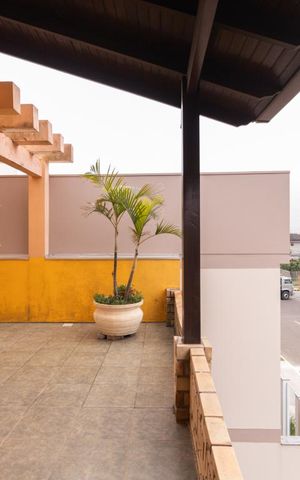 Casa à venda com 475m², 4 quartos e 5 vagas Casa à venda com 475m², 4 quartos e 5 vagasSacada da Sala