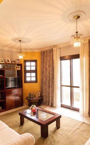 Casa à venda com 475m², 4 quartos e 5 vagas Casa à venda com 475m², 4 quartos e 5 vagasSala