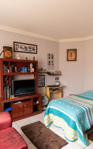 Casa à venda com 475m², 4 quartos e 5 vagas Casa à venda com 475m², 4 quartos e 5 vagasQuarto 2
