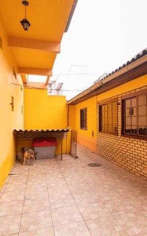 Casa à venda com 475m², 4 quartos e 5 vagas Casa à venda com 475m², 4 quartos e 5 vagasQuintal
