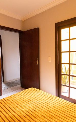 Casa à venda com 475m², 4 quartos e 5 vagas Casa à venda com 475m², 4 quartos e 5 vagasQuarto 4